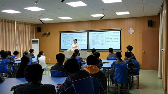 1577429021.jpg 2019年9月25日,中高职衔接(3+3)项目惠山中专新生见面会在江苏省惠山中等专业学校顺利举行。mansion88明升物联网与软件技术学院樊光辉、陈佳老师,惠山中专电信系员工科王科长、2019级中高职衔接(3+3)项目班主任及全体新生参加了此次见面会。 .jpg